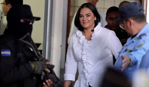 Condenan a 58 años de cárcel por corrupción a la ex primera dama hondureña