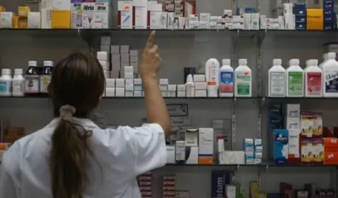 Buscan alternativas contra el desabastecimiento de medicinas
