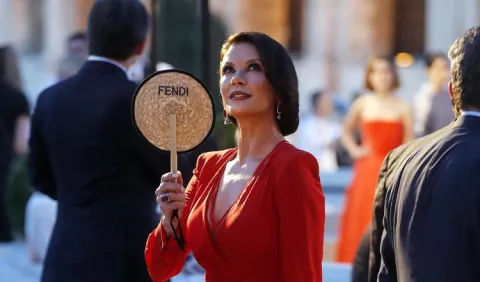 Legado de talento y belleza de Catherine Zeta-Jones, una diva del cine