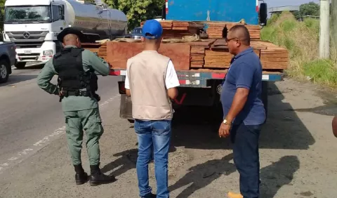 Retienen cargamento