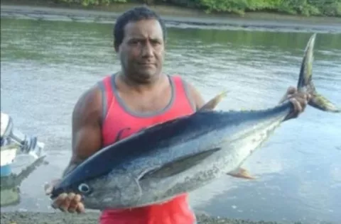 Asesinan a pescador