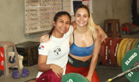 Las mujeres que hacen levantamiento de pesas en Panamá