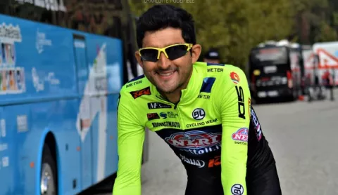 Santeño Roberto González se abre camino en el ciclismo europeo
