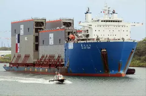 Llegada de compuertas del Canal de Panamá 