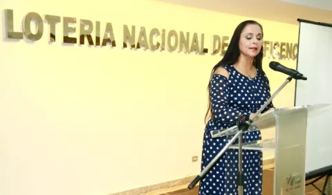 Elodia Muñoz presenta su obra 'Vivir sin Ena'