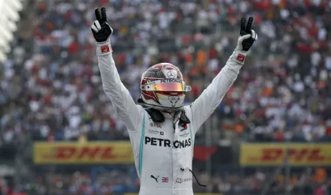 Lewis Hamilton demuestra su velocidad en Estados Unidos