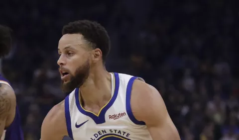 Stephen Curry es operado de la mano