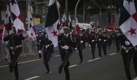 Sol y lluvia no les restaron vistosidad a los desfiles en honor a los Símbolos Patrios
