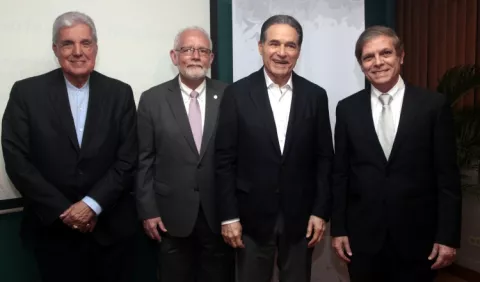 Presentan la obra 'Voces de la historia'