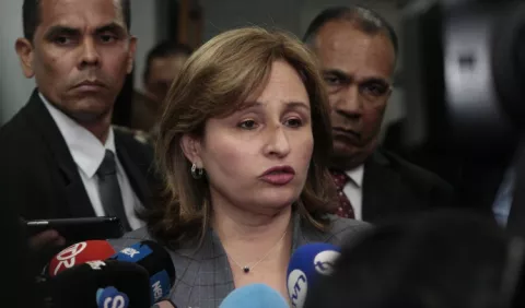 Renuncia de Kenia Porcell debe ser lo más sensato