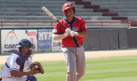 Adolfo Reina, el MVP del torneo mayor, jugará en Venezuela