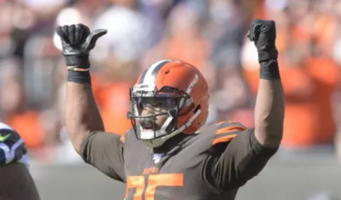 Arrebato le costará el resto de la temporada a Myles Garrett