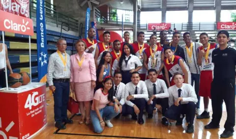 Aguiluchos se consagran en el baloncesto de Kiwanis