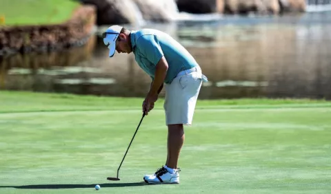 Golf 'rompe' el protocolo
