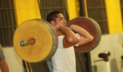 Ariel Batista ganó tres medallas de oro en Centroamericano de levantamiento de pesas