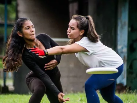 Frisbee femenino recauda fondos para asistir al mundial