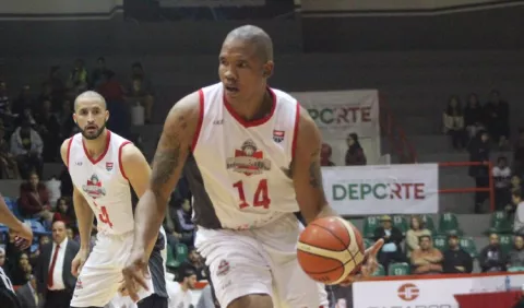 Panameño Jaime Lloreda, el cuarto mejor reboteador en México