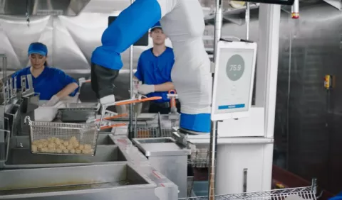 'Flippy': el robot que cocina  hamburguesas