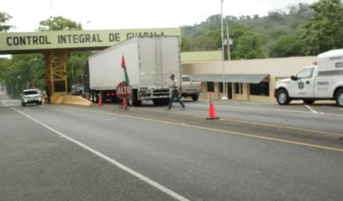 Migración retiene a 17 nicaragüenses en el puesto de control integral de Guabalá