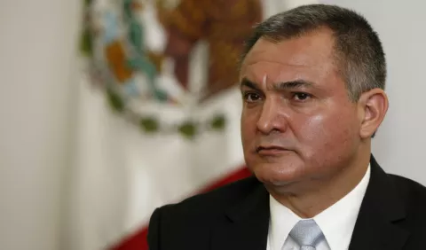 Juez mantiene a exministro mexicano preso