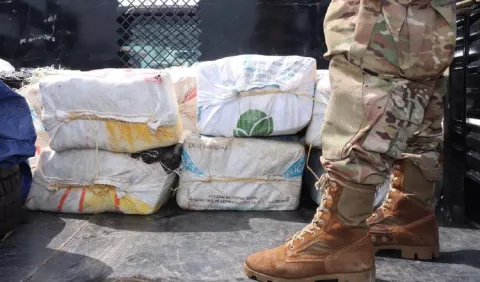 Incautan más de una tonelada de droga