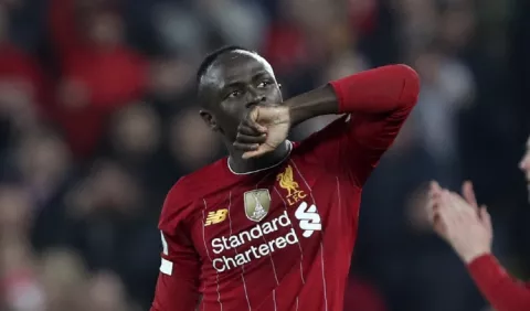 Liverpool sigue firme