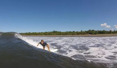 Surfistas comienzan sus competencias en playa Morrillo