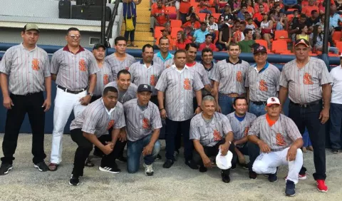 Béisbol juvenil, con una inauguración de leyenda