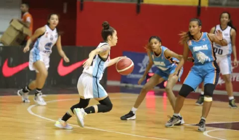 Panteras lideran 'basket' de las chicas
