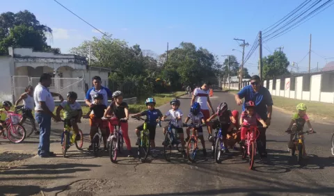 Juveniles inician el  verano pedaleando 