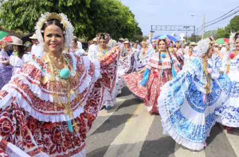 La pollera se toma  Las Tablas