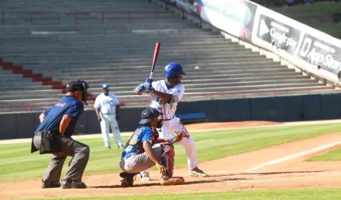 Colón deja a Panamá Este en el terreno de juego en el béisbol juvenil