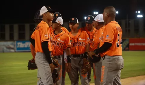 Néstor 'Cuto' Mendoza no se guarda nada en Occidente en el béisbol juvenil