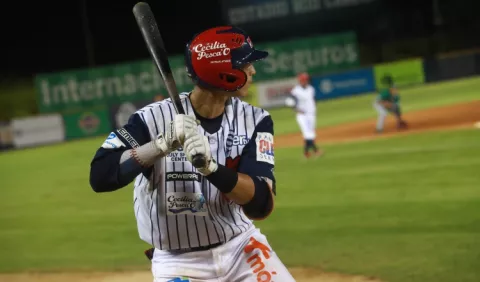Adrián Sugastey lidera el  bateo;  Jhon  Beitía en los juegos ganados