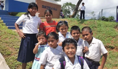 Estudiantes recibirán útiles el primer día
