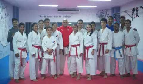 Panameños van por el regional de karate