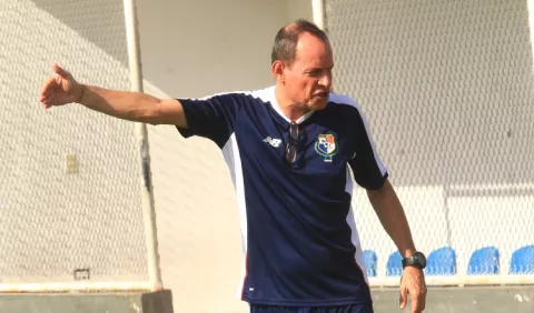 Kenneth Zseremeta cree en renovar jugadoras en la selección femenina