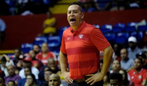 David Rosario, técnico de la selección de baloncesto, entrenará equipo en Puerto Rico