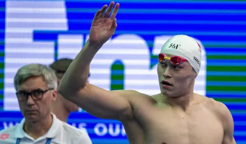 Estrella de la natación china recibe sanción de ocho años