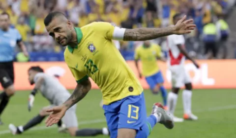 Dani Alves critica al presidente Bolsonaro: 'piensa en el bienestar del país
