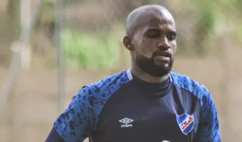 Luis 'Manotas' Mejía aconseja otra pretemporada antes de volver a jugar