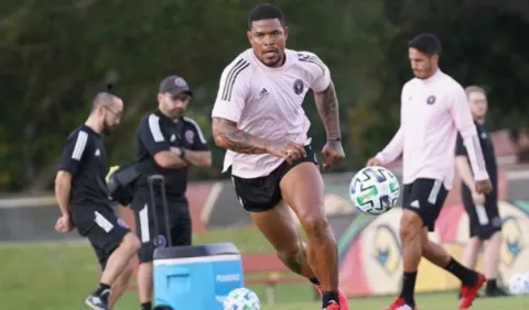 Román Torres subastará camisetas
