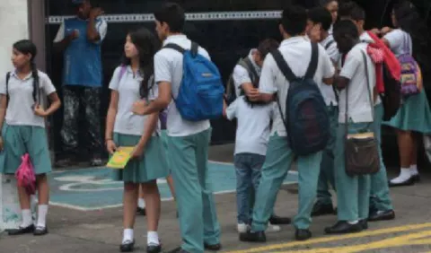 Acudientes con hijos  en escuelas particulares, ante un futuro incierto 