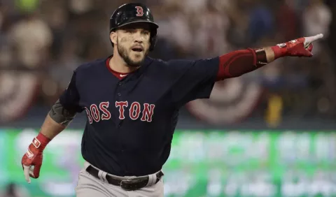Steve Pearce de los Medias Rojas de Boston se retira, luego de tener muchas lesiones
