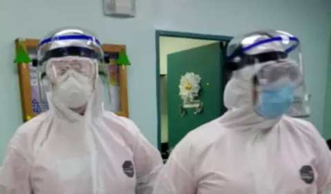 Enfermeras intensivistas sufren la solitaria y devastadora muerte de pacientes 