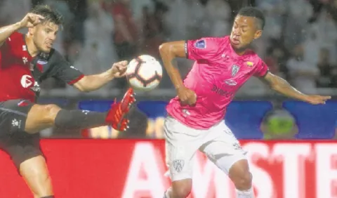 Clubes de la liga en la que juega el panameño  Gaby Torres negocian recorte salarial