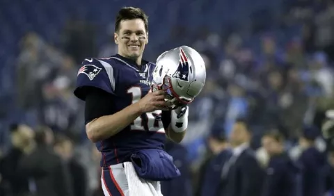 Rob Gronkowski se une a Tom Brady