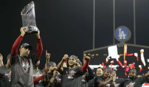 Castigan a Medias Rojas de Boston por el escándalo de robo de señas