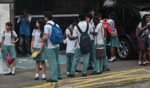 Seguros para alumnos serían obligatorios y pagados por el  Meduca