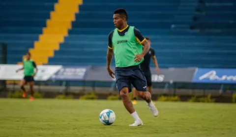 Armando Polo, 'Russo' Barahona y la novela de Luis Ángel Firpo